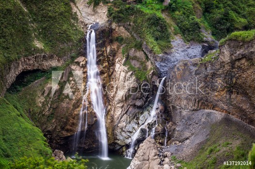 Image de Waterfalls along the Waterfall route near Banos Ecuador